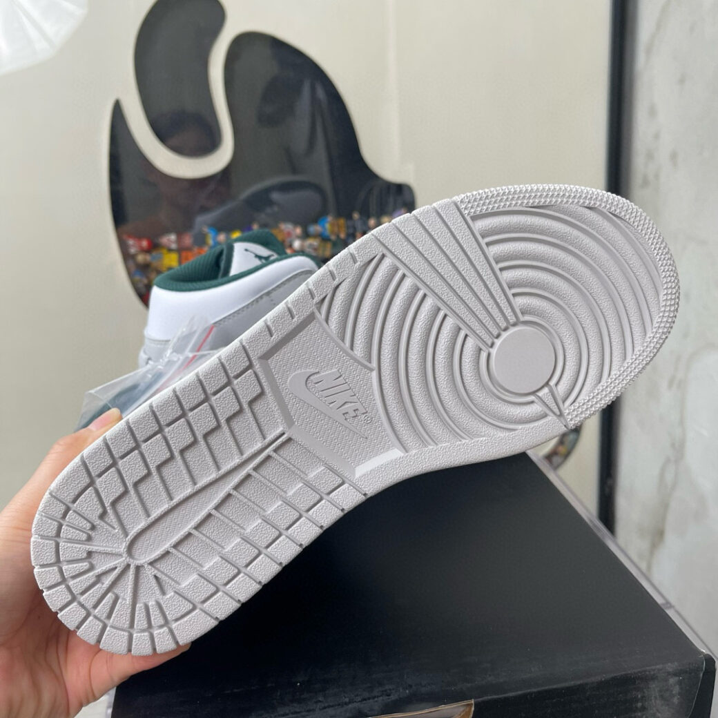 Air Jordan 1 Mid Shattered - Image 2